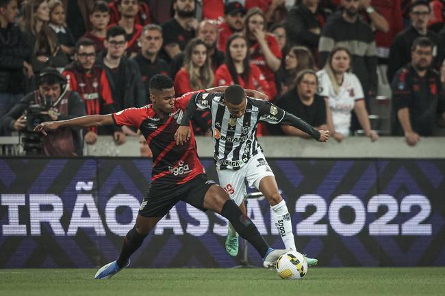 Neste domingo (17), o Atltico enfrentou, em Curitiba, o Athletico-PR pela 2 rodada da Srie A do Campeonato Brasileiro. A partida foi realizada na Arena da Baixada.