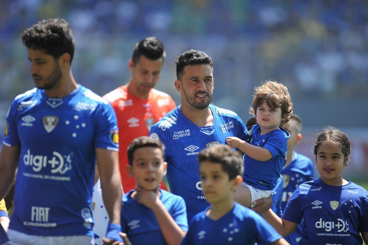Lances da partida entre Cruzeiro e Grmio, no Independncia, pela 18 rodada do Campeonato Brasileiro