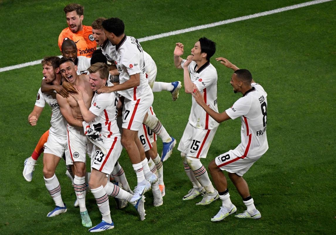 Eintracht bate o Rangers nos pnaltis, em Sevilla, e fatura a Liga Europa 