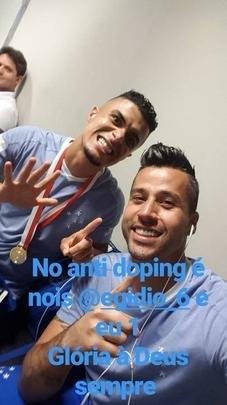 Torcedores do Cruzeiro tiram sarro de atleticanos após conquista do Mineiro