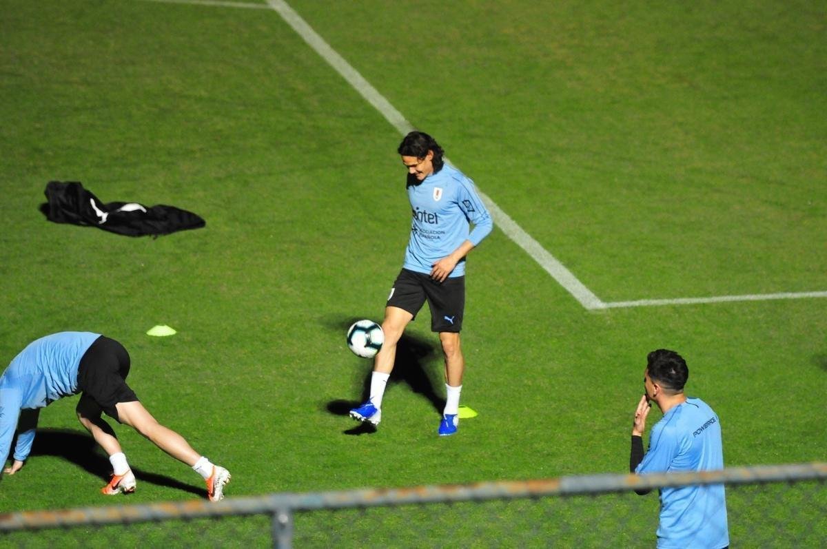 Imagens do primeiro treino da Seleo Uruguaia no Sesc Venda Nova, em Belo Horizonte