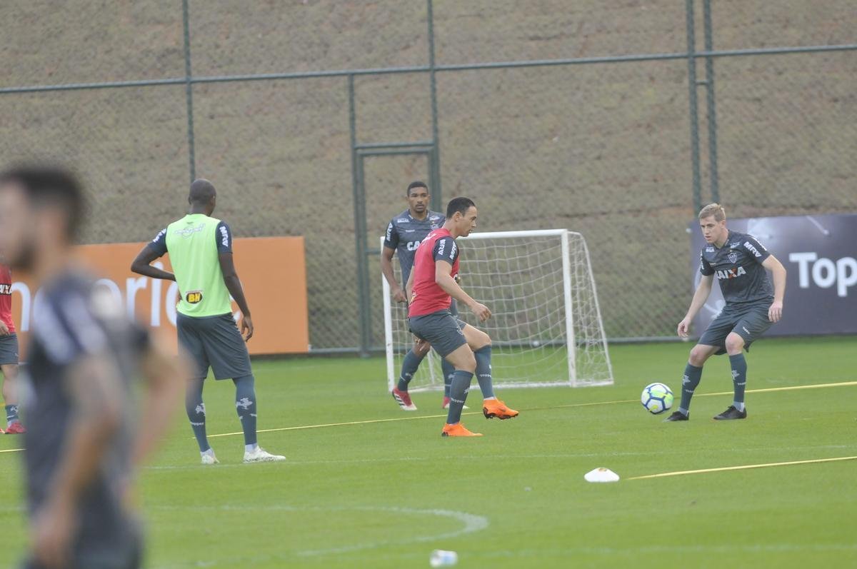 Yimmi Char, David Terans e Denlson participaram do treino em campo pela primeira vez