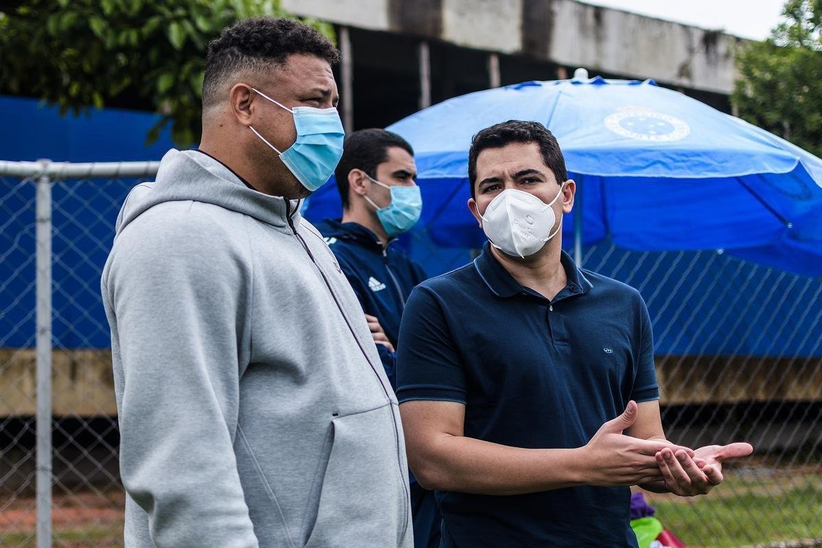 Em sua primeira visita  Toca da Raposa II, Ronaldo concedeu entrevista coletiva e teve contato com jogadores e comisso tcnica do Cruzeiro. Ele tambm se encontrou com scios da categoria Diamante.