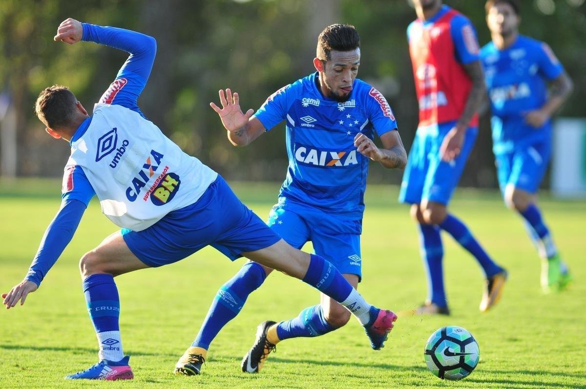 Imagens do treino do Cruzeiro desta quinta-feira, na Toca da Raposa II (Alexandre Guzanshe/EM D.A Press)