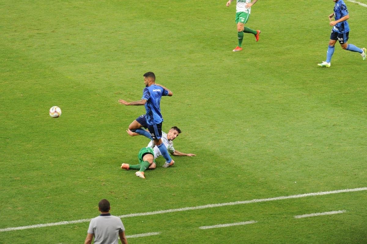 Fotos do duelo entre Cruzeiro e Chapecoense, no Mineiro, pela quarta rodada da Srie B