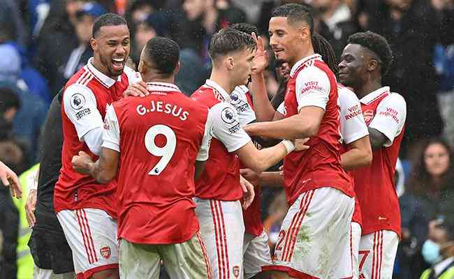 Arsenal vence no fim e reassume a liderança do Campeonato Inglês