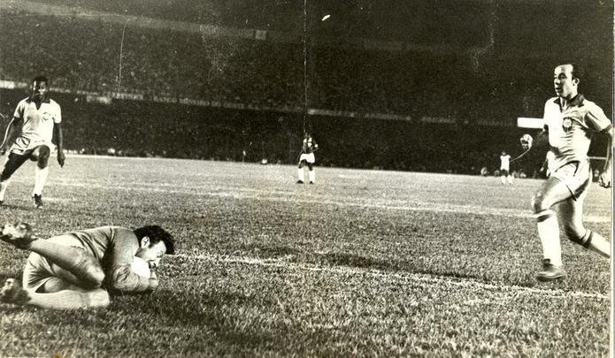 Em amistoso disputado em 1969, Atlético venceu a Seleção Brasileira por 2 a 1, no Mineirão. Amauri Horta e Dario marcaram para os donos da casa, enquanto Pelé descontou para os visitantes.
