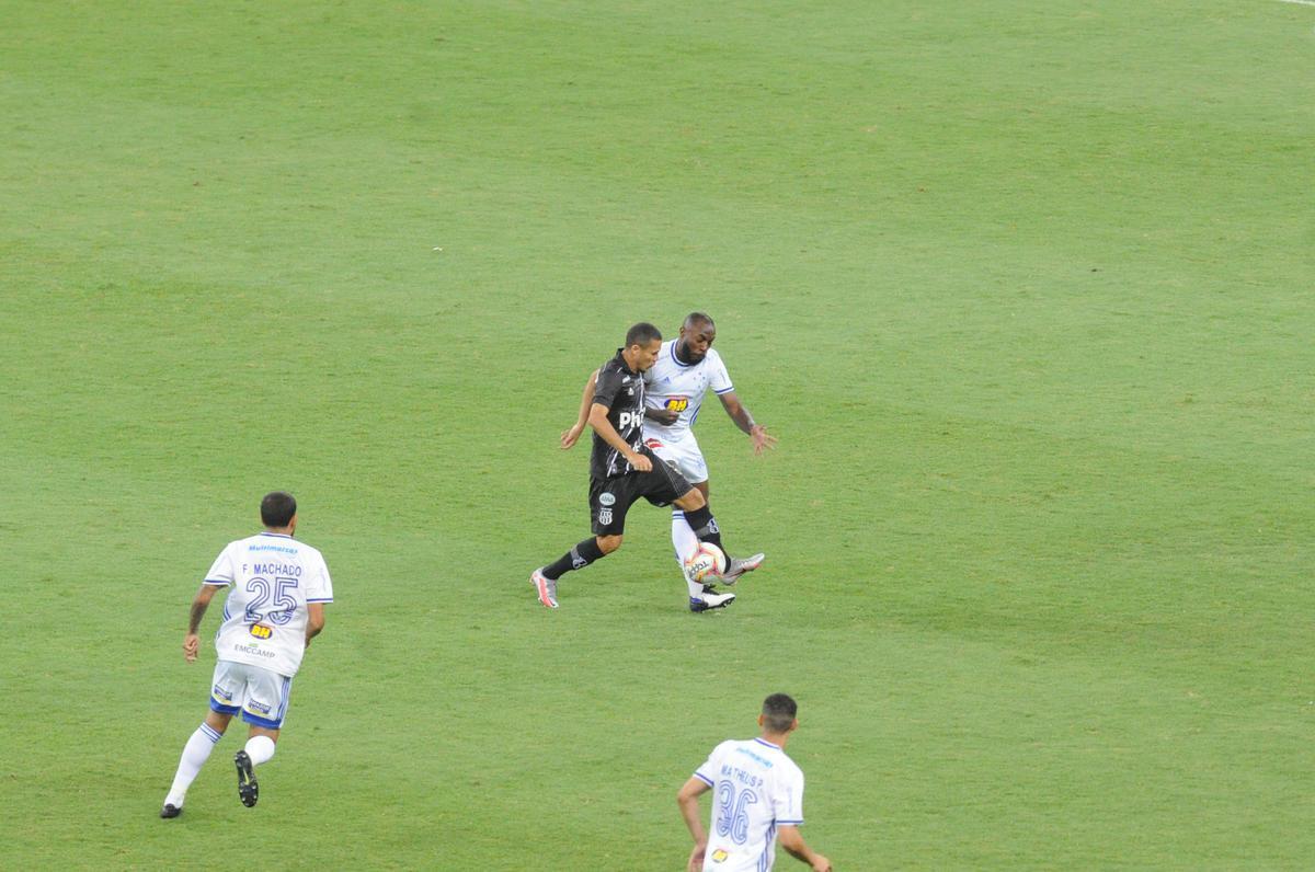 Fotos do jogo entre Cruzeiro e Ponte Preta, no Mineiro, em Belo Horizonte, pela 12 rodada da Srie B do Campeonato Brasileiro