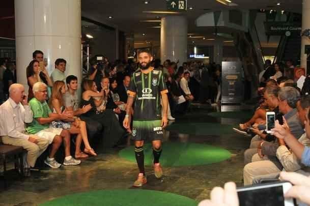Amrica apresentou coleo de uniformes 2016, desenhados pelo estilista Ronaldo Fraga e produzidos pela Lupo