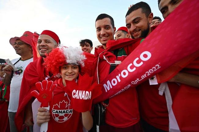 Torcedores de Marrocos e Canad na partida pelo Grupo F da Copa do Mundo 