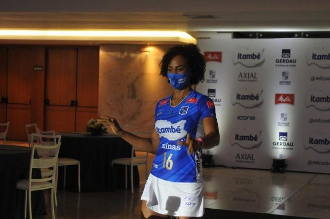 Time Feminino de V�lei do Minas foi apresentado nesta quarta-feira (11/10)