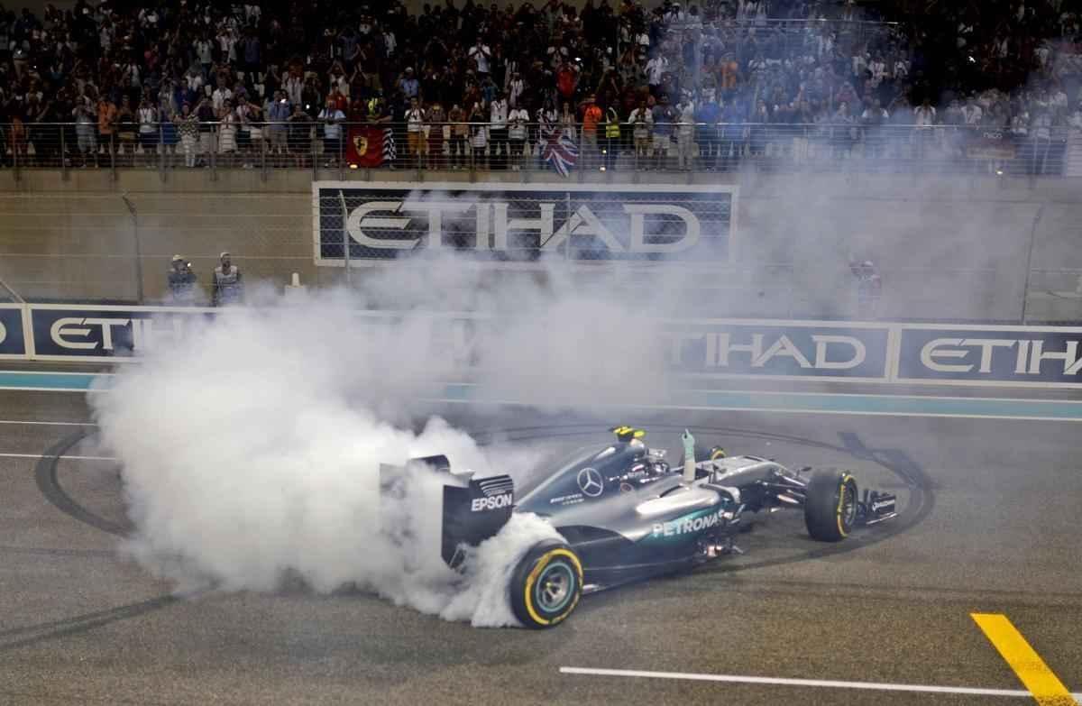 Festa de Nico Rosberg com o ttulo indito na Frmula 1; feito veio com segundo lugar em Abu Dhabi
