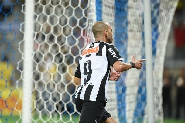 Imagens da deciso entre Cruzeiro e Atltico no Mineiro