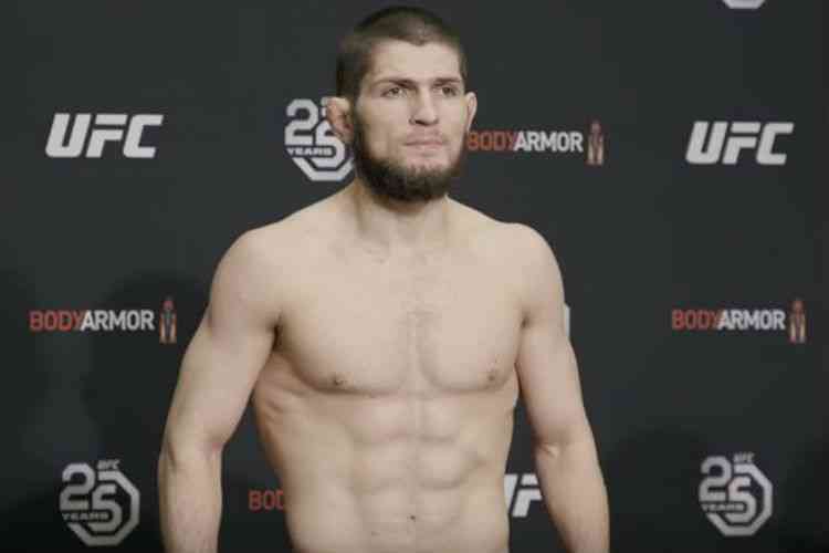 Khabib vence Iaquinta e é o novo campeão peso-leve do UFC