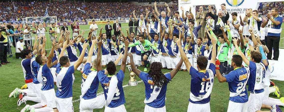 2014 - Cruzeiro era o líder, com 49 pontos, sete a mais que o São Paulo. Time mineiro foi campeão, com 80 pontos.