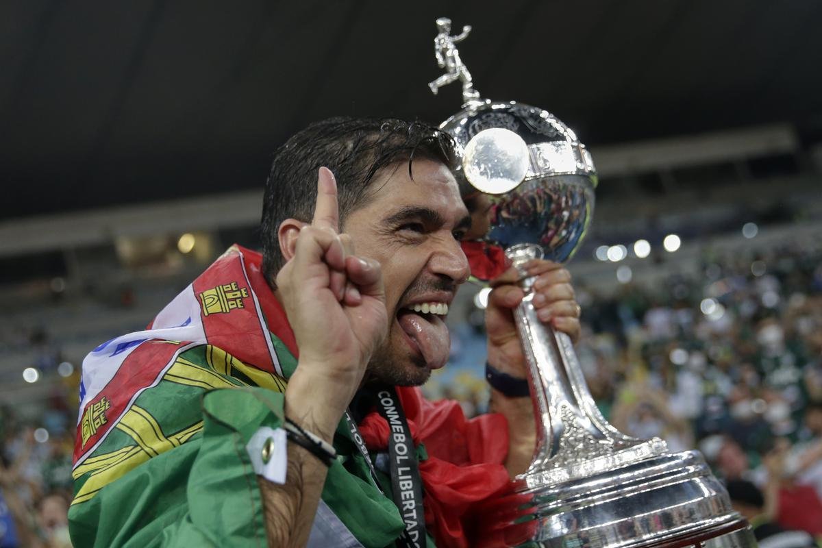 Festa do Palmeiras no Maracanã com a conquista do bicampeonato da Copa Libertadores sobre o Santos. Verdão venceu a decisão por 1 a 0 com gol do atacante Breno Lopes aos 53 do segundo tempo (AFP / Mauro Pimentel / Ricardo Moraes / Silvia Izquierdo)
