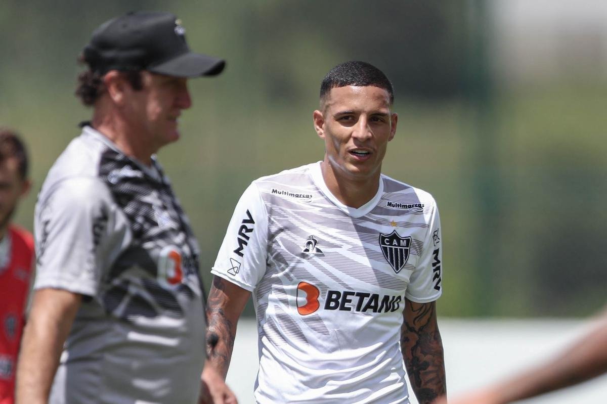 Primeiro treino comandado por Cuca desde a volta ao Atltico