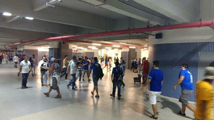 Mais de cinco mil cruzeirenses foram ao Maracanã acompanhar o primeiro jogo da decisão