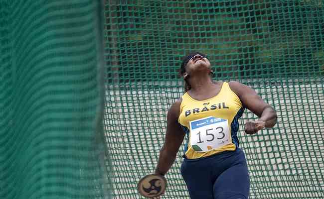 Izabela Silva Campos, de 40 anos, garantiu classificao para os Jogos Paralmpicos de Tquio