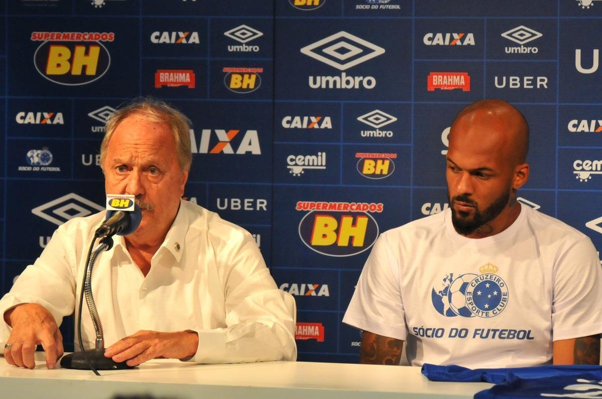 Fotos da apresentao do volante Bruno Silva no Cruzeiro (Ramon Lisboa/EM D.A Press)