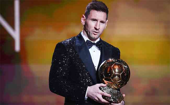 Messi recebe a Bola de Ouro pela sétima vez: conquista da Copa América foi determinante