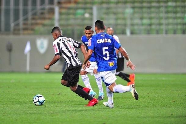 Aps por 2 a 2 no tempo normal, Cruzeiro derrotou Atltico por 4 a 2 nas penalidades e se sagrou campeo de torneio indito. Em 2018, clube celeste disputar a Copa Libertadores da categoria