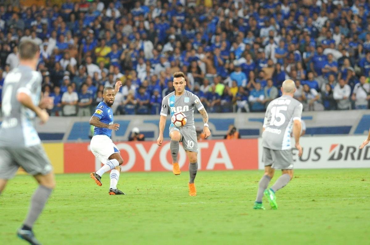 Fotos do primeiro tempo do duelo entre Cruzeiro e Racing, no Mineiro, pela Libertadores