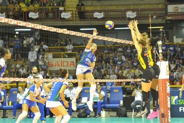 Minas x Praia: veja fotos da primeira partida da final