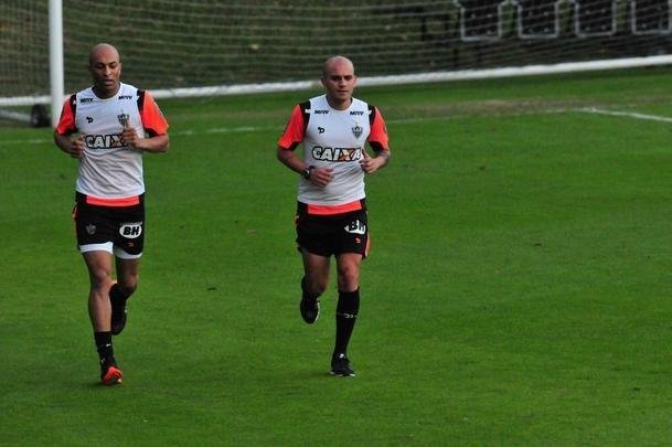 Lateral-esquerdo assinou contrato com o Atltico at o fim de 2018 e foi apresentado oficialmente