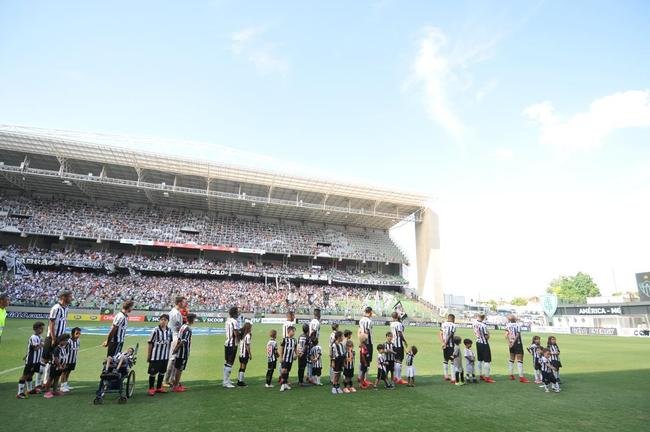 Imagens do duelo entre Atltico e Democrata-GV, no Independncia, pelo Campeonato Mineiro