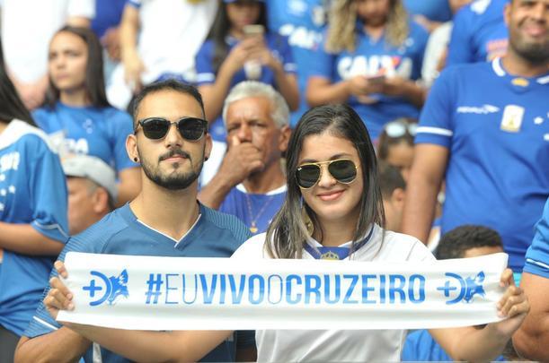 Fotos da torcida do Cruzeiro no primeiro clssico da final do Mineiro, contra o Atltico, no Mineiro