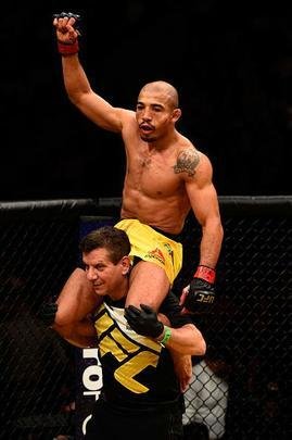 Imagens do retorno triunfal de José Aldo ao UFC