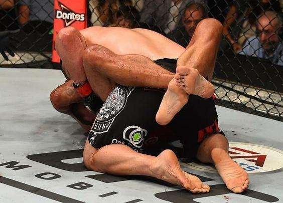 Fotos da vitória arrasadora de Fabrício Werdum sobre Cain Velasquez