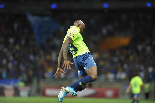 Cruzeiro estreou terceiro uniforme, o ltimo produzido pela Umbro