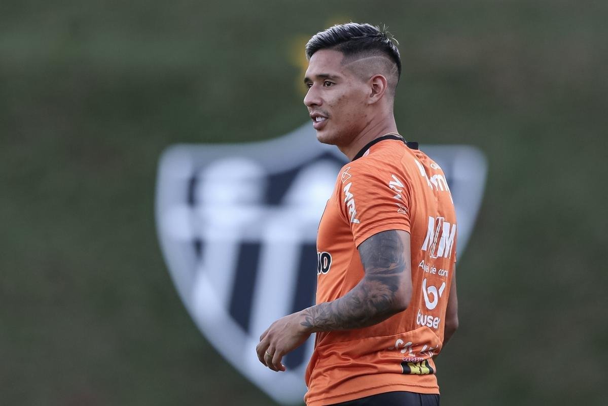 Com Guilherme Arana de volta, Cuca comanda atividade na Cidade do Galo