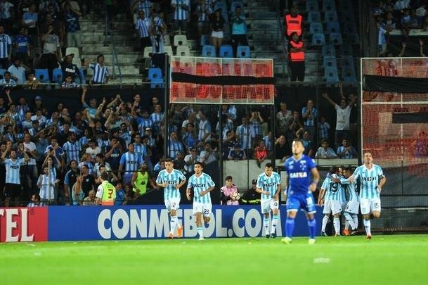 Fotos do primeiro tempo de Racing e Cruzeiro, no El Cilindro, pela Copa Libertadores. Lautaro Martnez abriu o placar para os argentinos
