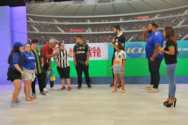 Integrantes do Instituto Viva Down visitaram estdio da TV Alterosa 