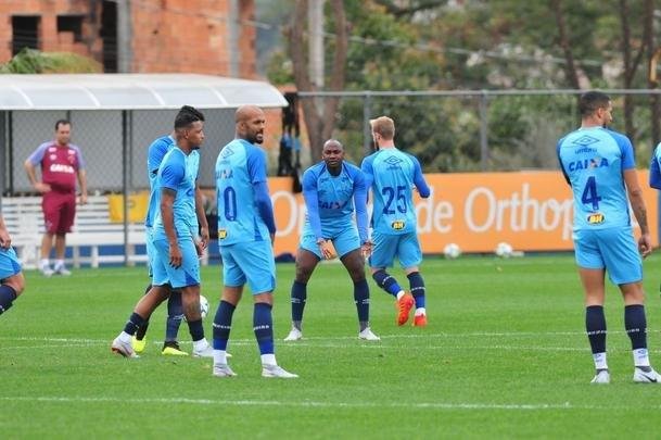 Cruzeiro iniciou preparao para clssico contra o Atltico com reservas em campo na Toca da Raposa II