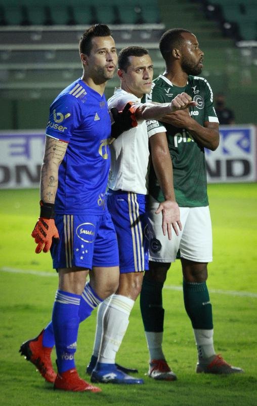 Cruzeiro empatou com Gois no Estdio da Serrinha, em Goinia, pela 22 rodada