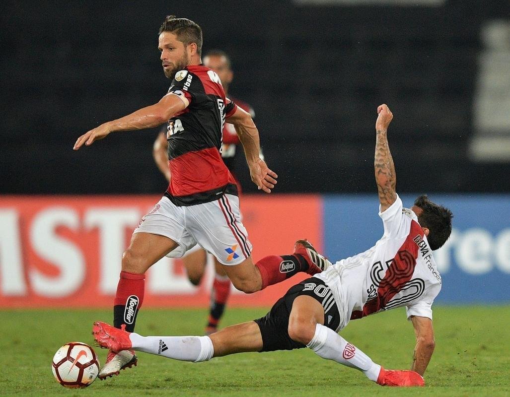 Diego - O armador, de 33 anos, fez 46 jogos e marcou 8 gols nesta temporada. Com o contrato at julho de 2019, ele ainda no sabe se renovar com o clube carioca.   