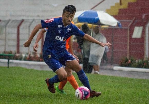 Chuva castigou gramado em Bebedouro-SP e Cruzeiro levou a pior na Copinha