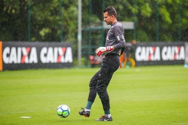 Atltico treinou sob chuva intensa na Cidade do Galo nesta quinta-feira  tarde