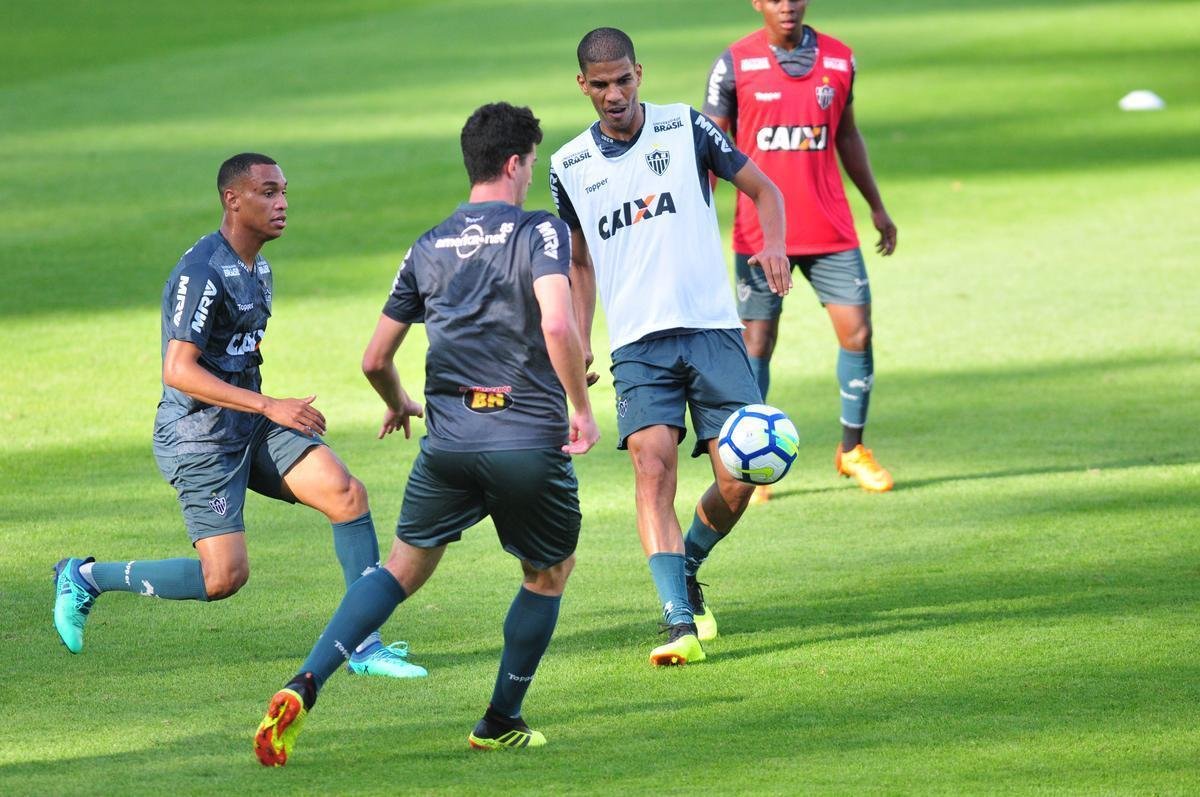 Fotos da apresentao e primeiro treino de Leandrinho no Atltico