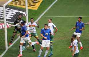 Fotos do duelo entre Cruzeiro e Sampaio Corra, no Independncia, em Belo Horizonte, pela 18 rodada da Srie B do Campeonato Brasileiro