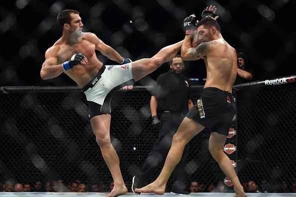 Fotos da batalha entre Luke Rockhold e Chris Weidman