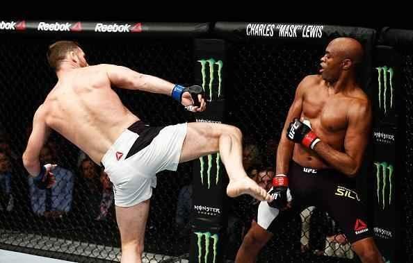 Michael Bisping venceu Anderson Silva por decisão unânime
