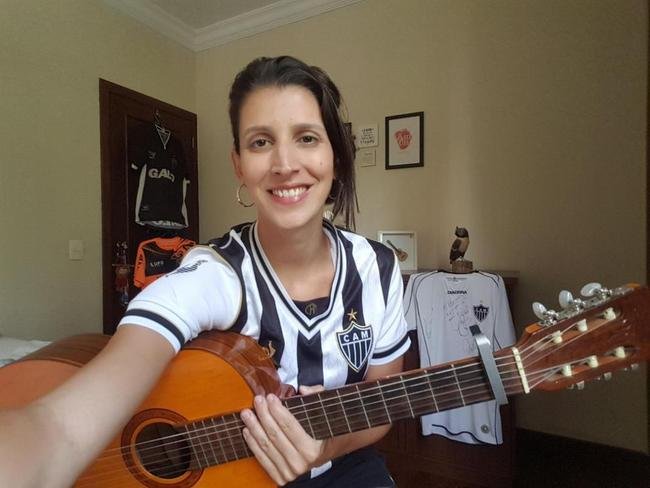  Flvia Ellen - cantora, 31 anos: 