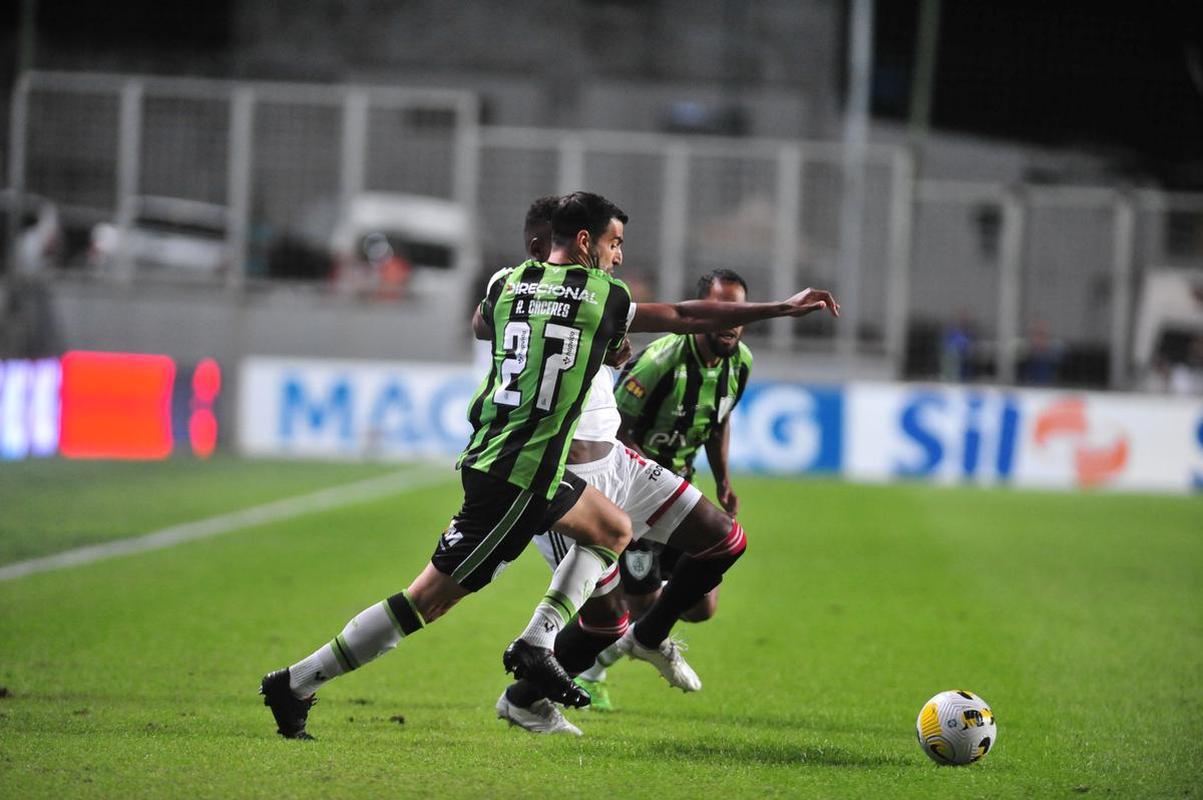 Fotos da partida entre Amrica e So Paulo, nesta quinta-feira (18), no Independncia, em Belo Horizonte, pelas quartas de final da Copa do Brasil.