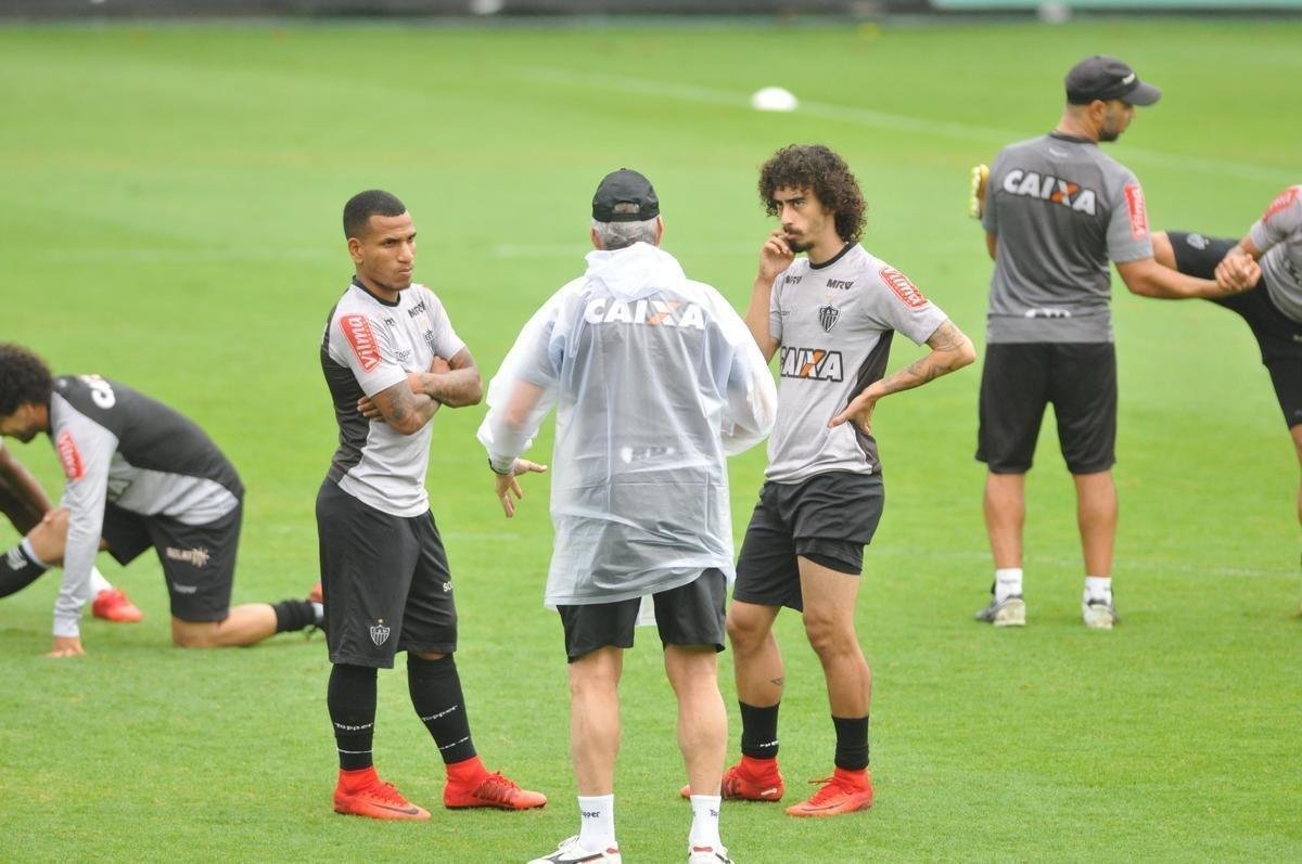 O elenco do Atltico treinou nesta quinta-feira de olho no jogo contra o Corinthians, neste domingo