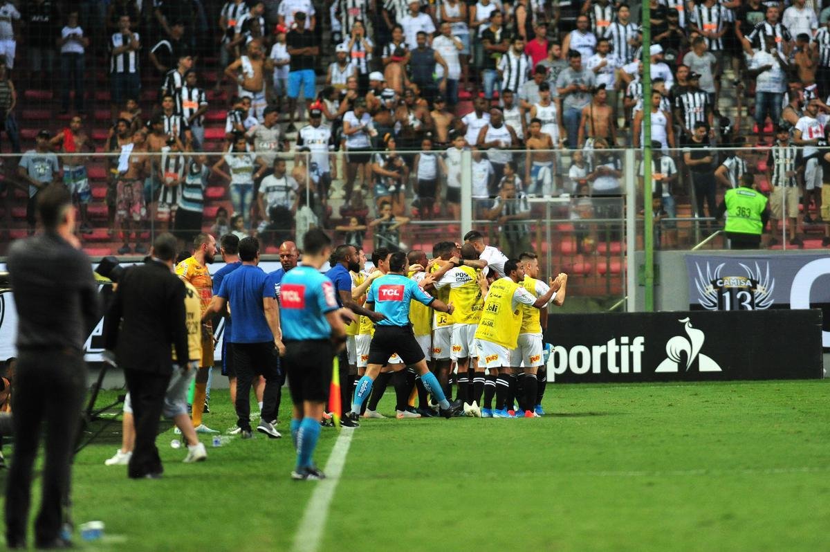 Fotos do jogo entre Atltico e Corinthians no Independncia